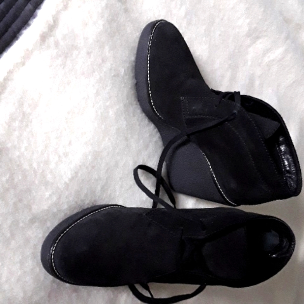 Aquatalia 4" back suede boots with laces, 8.5